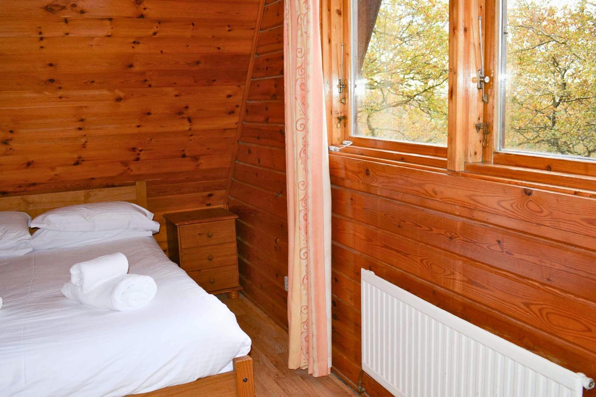 Peaceful Cowslip Lodge - Finlake Spa Resort In Devon Chudleigh ภายนอก รูปภาพ